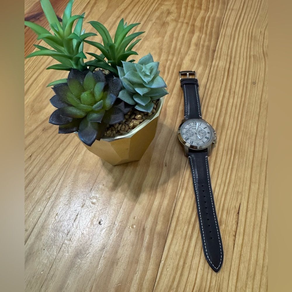 Fossil Men's Brown Leather Band Analog Water-Resistant Dress Watch FS-5107